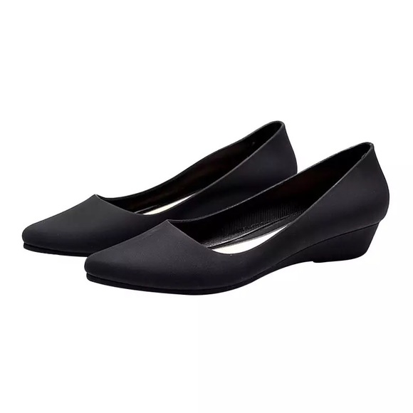 Matte Black jelly waterproof point toe wedge flats - Picture 2 of 8